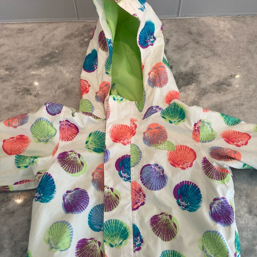 Baby/Toddler Girls The North Face Rain Jacket in seashell print 18-24 months